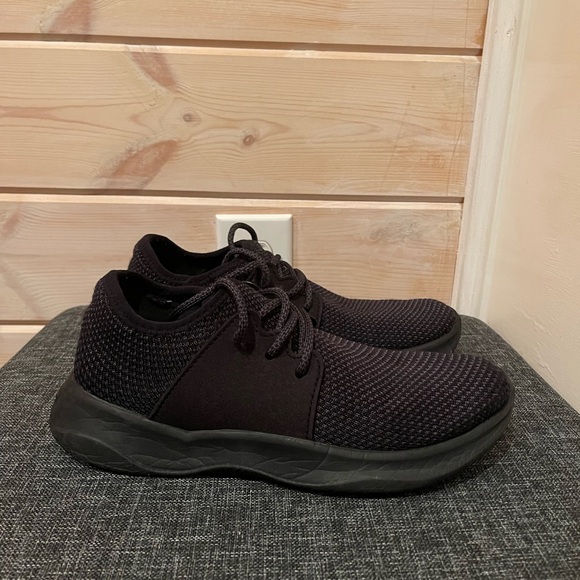 Like New - Vessi Everyday Waterproof Sneakers Size 6.5 Black - Picture 4 of 7